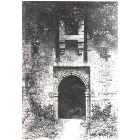 N° 58 /clisson / interieur du chateau-entree du bastion